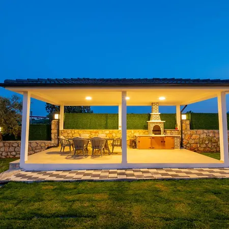 Βίλα Villaada'da *